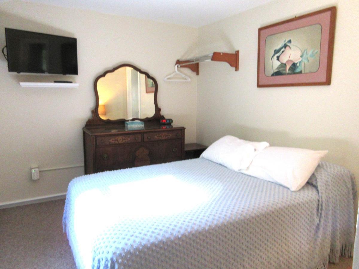 Mcgregor Inn Motel Wilton Екстер'єр фото