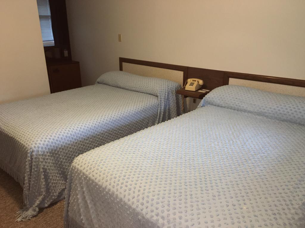 Mcgregor Inn Motel Wilton Екстер'єр фото