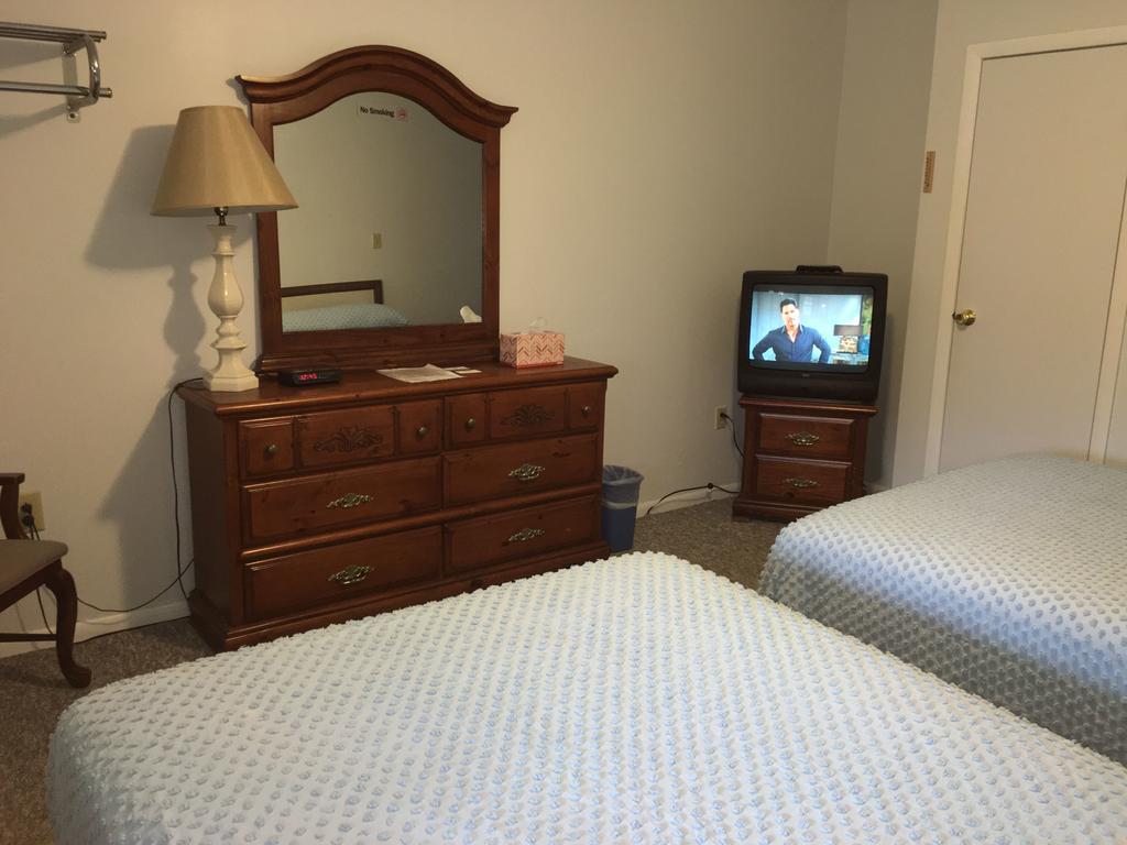 Mcgregor Inn Motel Wilton Екстер'єр фото