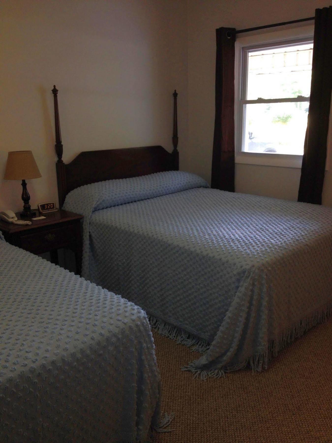 Mcgregor Inn Motel Wilton Екстер'єр фото