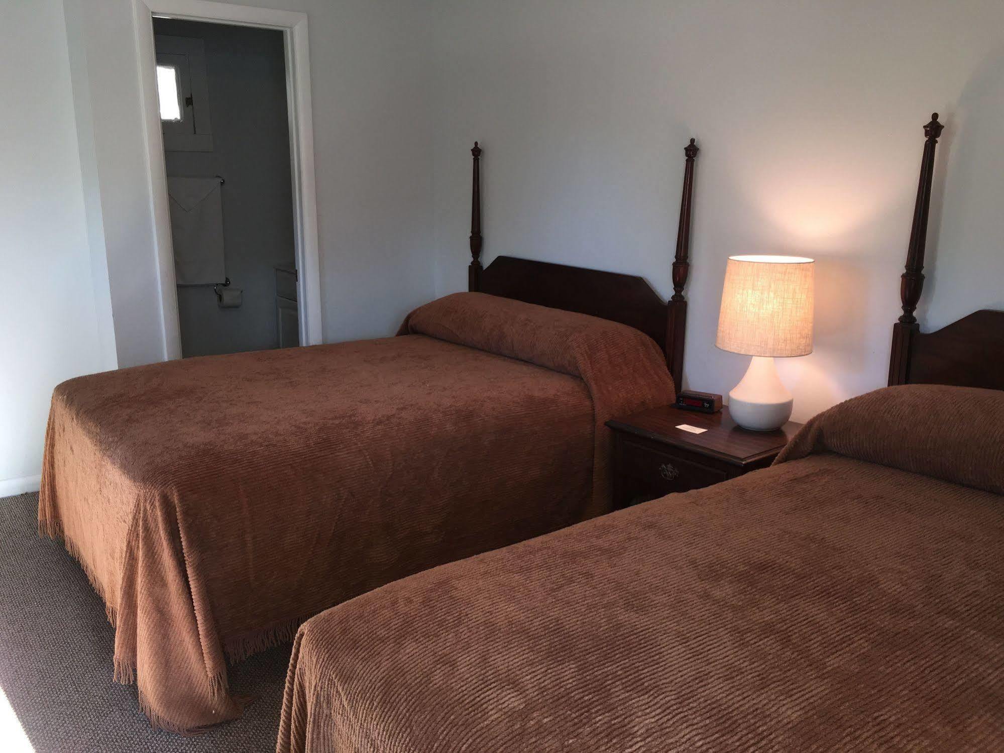 Mcgregor Inn Motel Wilton Екстер'єр фото