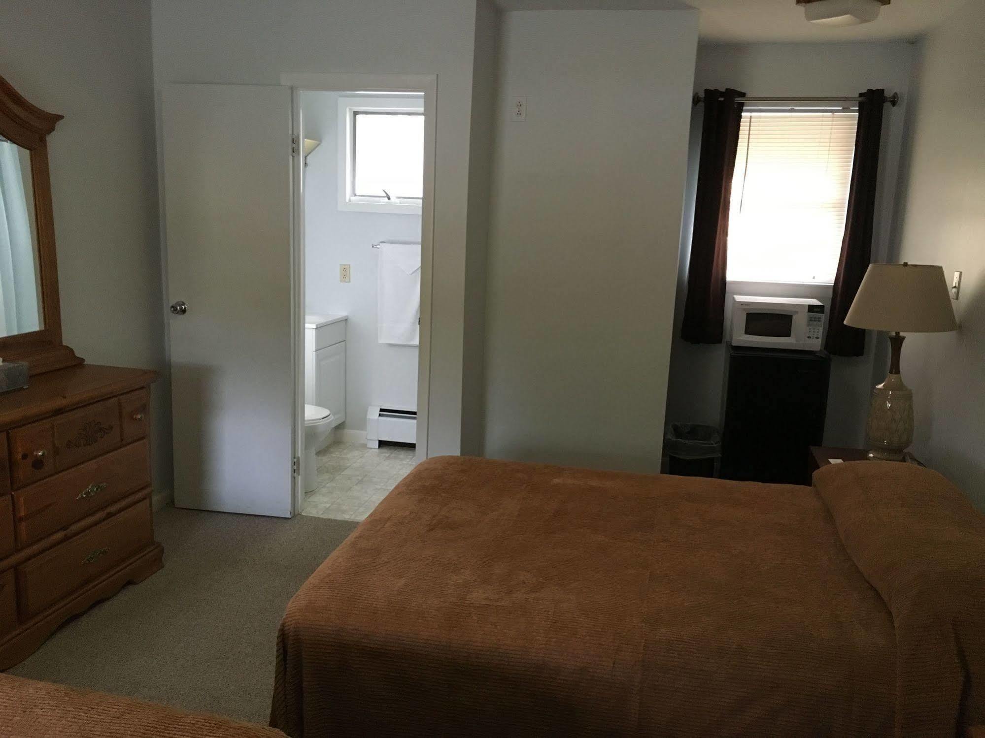 Mcgregor Inn Motel Wilton Екстер'єр фото