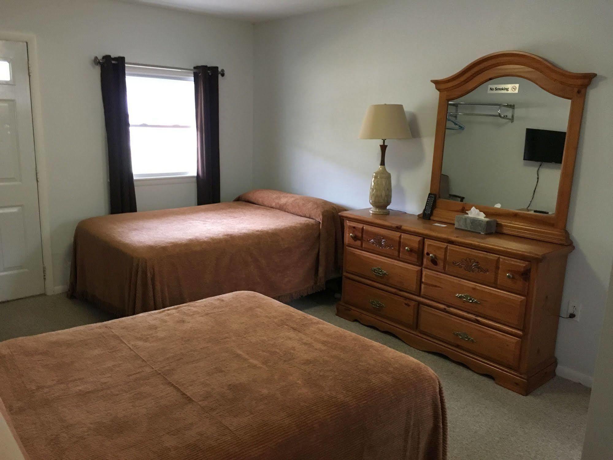 Mcgregor Inn Motel Wilton Екстер'єр фото