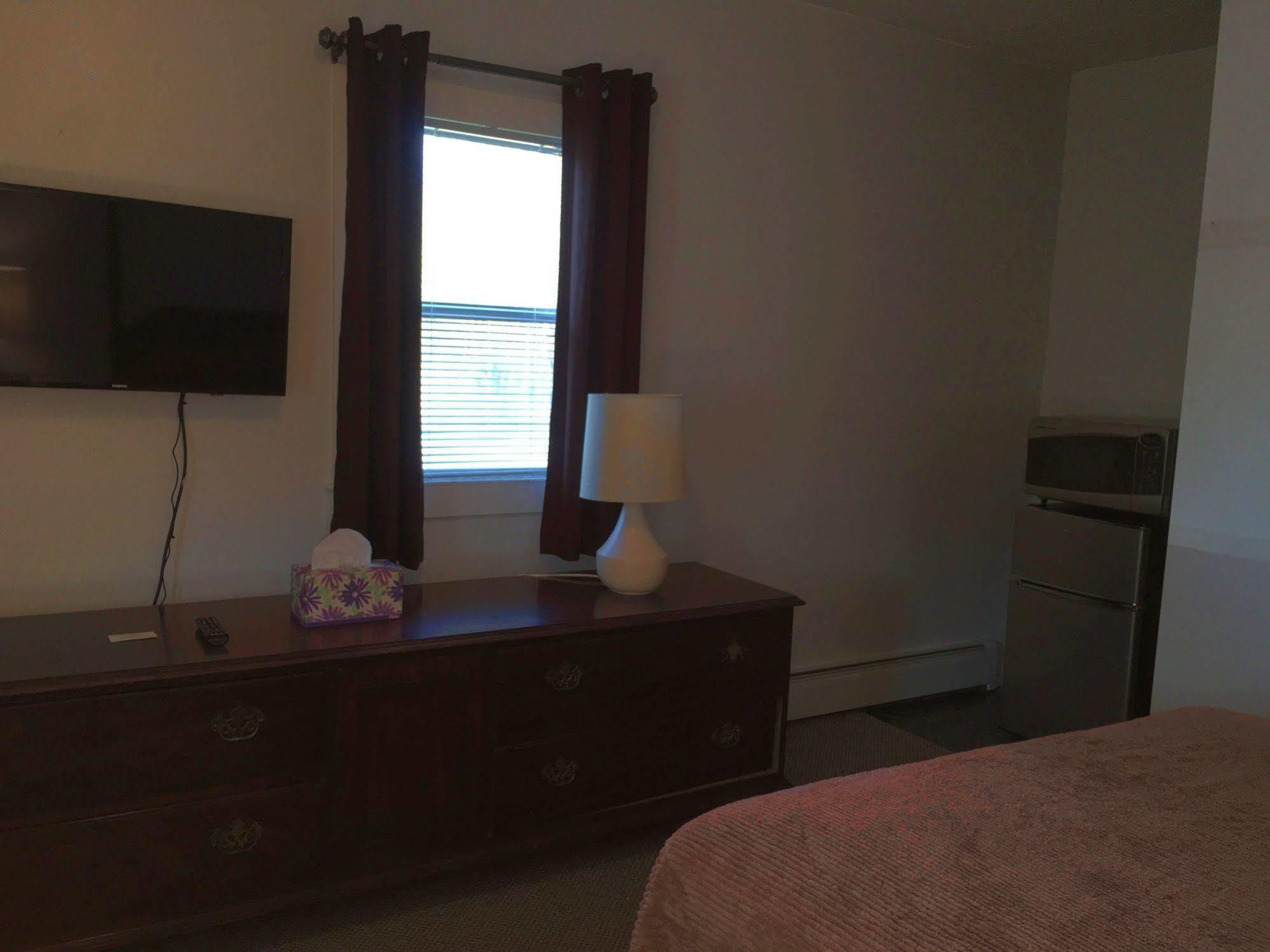 Mcgregor Inn Motel Wilton Екстер'єр фото